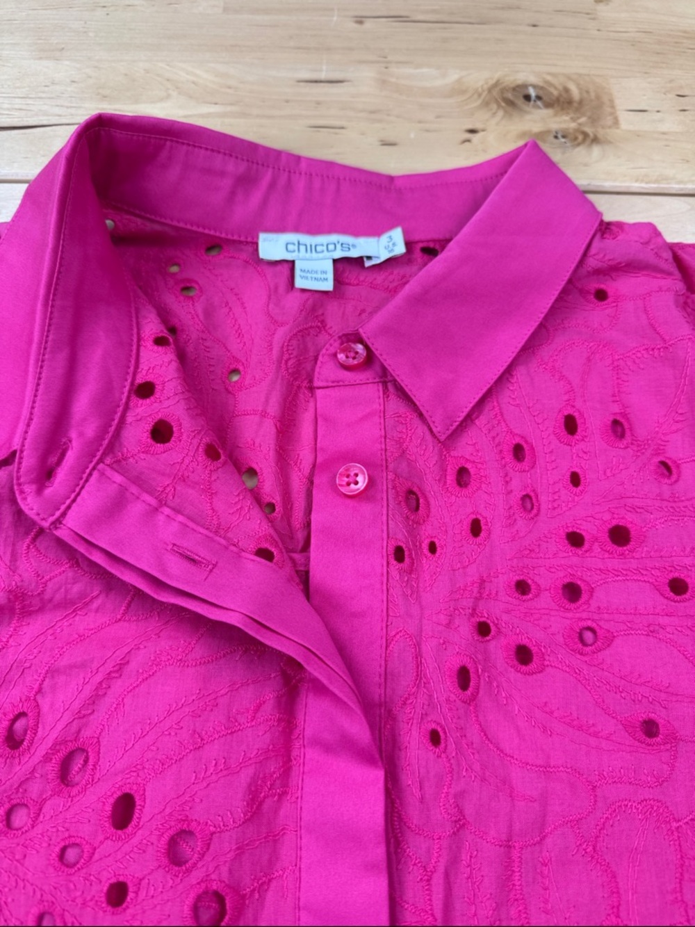 Chico's Pink Eyelet Cotton Button-Down Shirt Size 3 US 16 Smocked Cuffs - Picture 7 of 14
